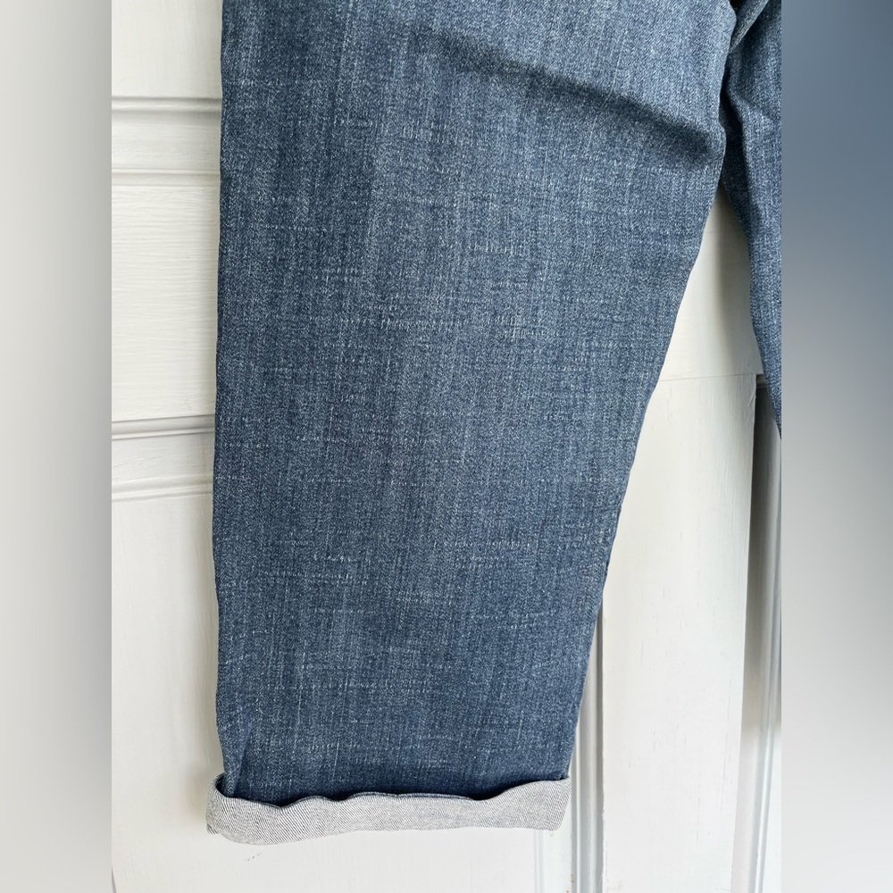 Denizen from Levi's Totally Shaping Capris Blue Jean Capri, Misses Size 4 - Picture 8 of 12